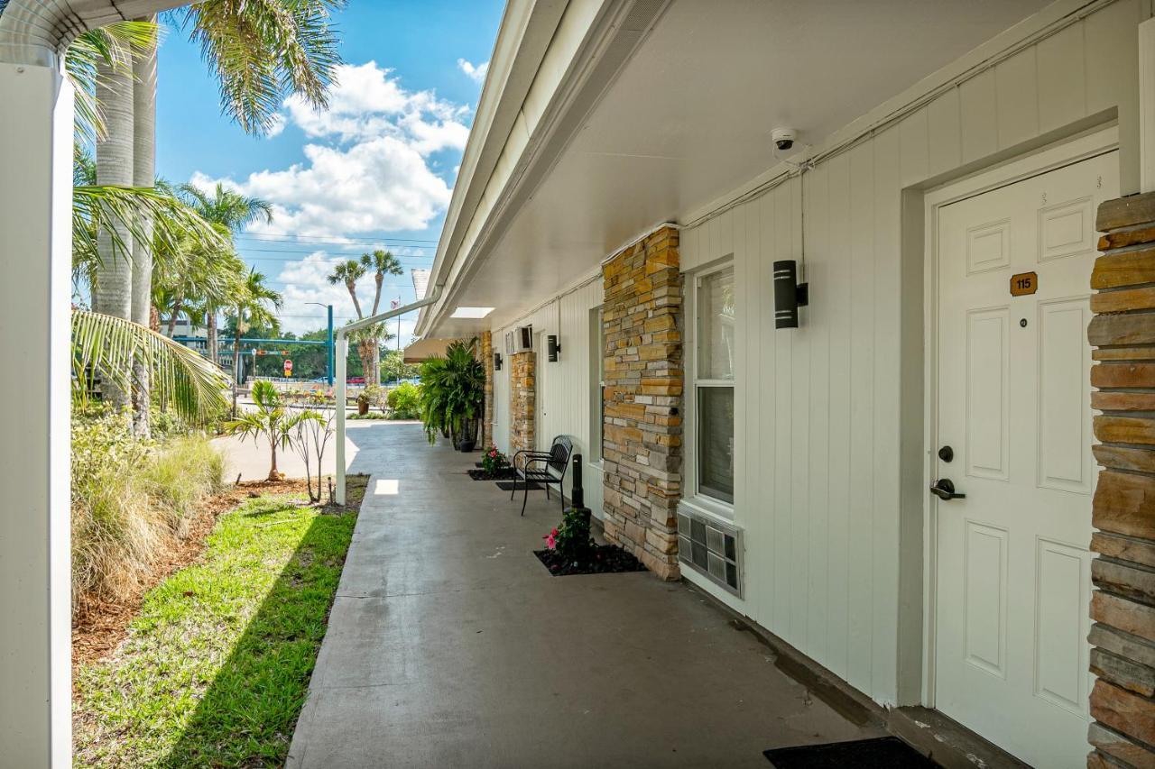 The Fairways Inn Of Naples Exterior photo